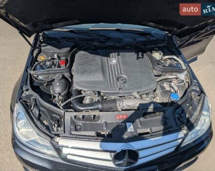 Серый Мерседес Ц-Класс, объемом двигателя 2.14 л и пробегом 210 тыс. км за 13000 $, фото 5 на Automoto.ua