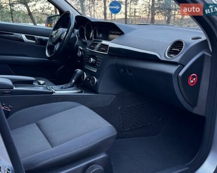 Серый Мерседес Ц-Класс, объемом двигателя 2.14 л и пробегом 250 тыс. км за 12700 $, фото 84 на Automoto.ua