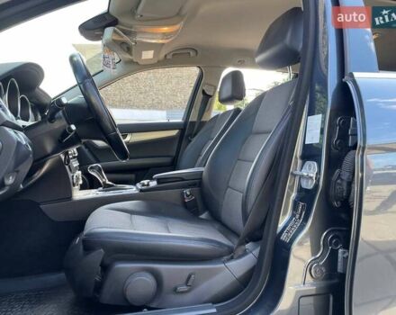 Серый Мерседес Ц-Класс, объемом двигателя 2.14 л и пробегом 306 тыс. км за 10490 $, фото 8 на Automoto.ua