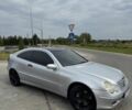 Серый Мерседес Ц-Класс, объемом двигателя 2 л и пробегом 300 тыс. км за 3000 $, фото 2 на Automoto.ua
