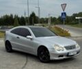 Серый Мерседес Ц-Класс, объемом двигателя 2 л и пробегом 300 тыс. км за 3000 $, фото 1 на Automoto.ua