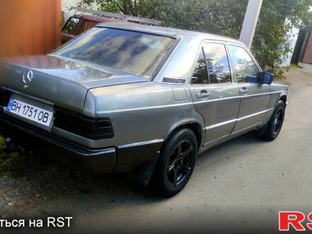 Сірий Мерседес Ц-Клас, об'ємом двигуна 2 л та пробігом 200 тис. км за 1800 $, фото 1 на Automoto.ua