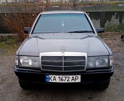 Сірий Мерседес Ц-Клас, об'ємом двигуна 2 л та пробігом 0 тис. км за 2800 $, фото 1 на Automoto.ua