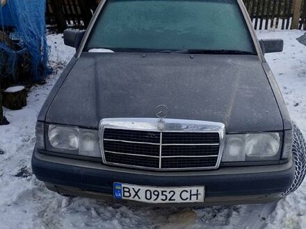 Серый Мерседес Ц-Класс, объемом двигателя 2 л и пробегом 358 тыс. км за 2500 $, фото 1 на Automoto.ua