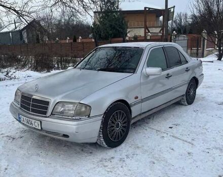 Серый Мерседес Ц-Класс, объемом двигателя 1.8 л и пробегом 400 тыс. км за 1800 $, фото 1 на Automoto.ua