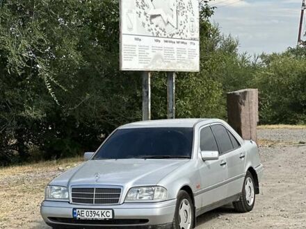 Мерседес Ц-Класс 1993 в Днепре (Днепропетровске) на Automoto.ua Серый Мерседес Ц-Класс, объемом двигателя 2 л и пробегом 200 тыс. км за 2454 $, фото 1 на Automoto.ua