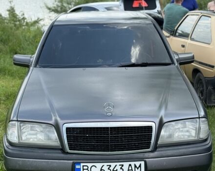 Сірий Мерседес Ц-Клас, об'ємом двигуна 1.8 л та пробігом 425 тис. км за 2100 $, фото 1 на Automoto.ua