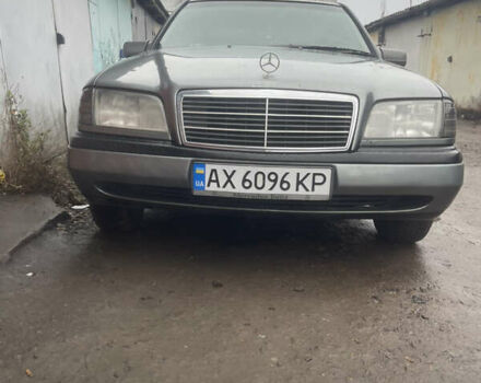 Серый Мерседес Ц-Класс, объемом двигателя 1.8 л и пробегом 400 тыс. км за 2100 $, фото 1 на Automoto.ua