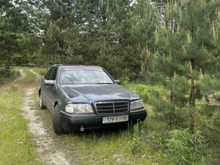Серый Мерседес Ц-Класс, объемом двигателя 2 л и пробегом 570 тыс. км за 2200 $, фото 1 на Automoto.ua