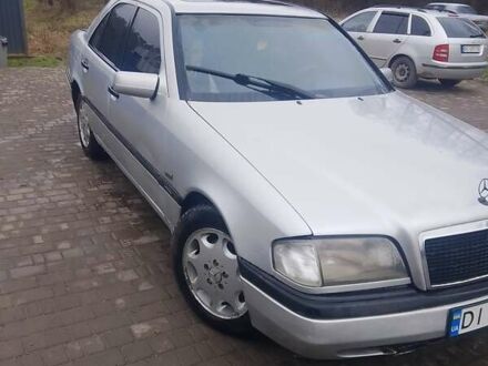 Сірий Мерседес Ц-Клас, об'ємом двигуна 1.8 л та пробігом 500 тис. км за 1350 $, фото 1 на Automoto.ua