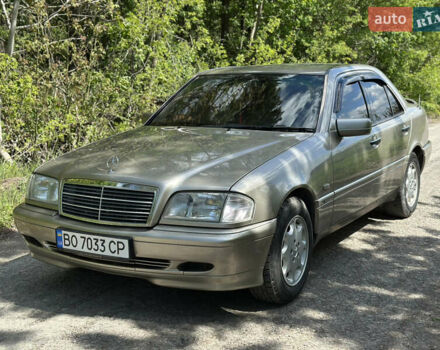 Сірий Мерседес Ц-Клас, об'ємом двигуна 1.8 л та пробігом 390 тис. км за 3800 $, фото 1 на Automoto.ua