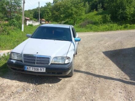 Мерседес Ц-Класс 1995 в Черновцах на Automoto.ua Серый Мерседес Ц-Класс, объемом двигателя 1.8 л и пробегом 200 тыс. км за 950 $, фото 1 на Automoto.ua