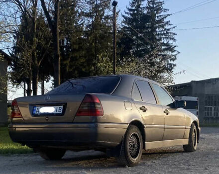 Сірий Мерседес Ц-Клас, об'ємом двигуна 2.5 л та пробігом 480 тис. км за 1700 $, фото 1 на Automoto.ua