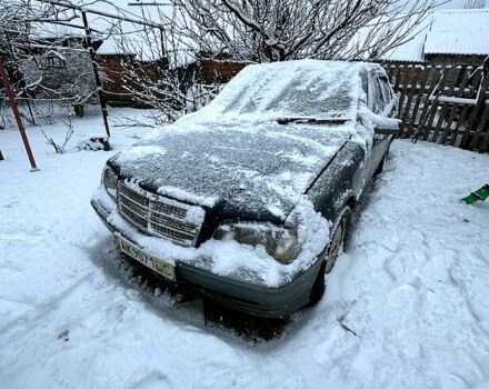 Серый Мерседес Ц-Класс, объемом двигателя 2 л и пробегом 250 тыс. км за 700 $, фото 1 на Automoto.ua