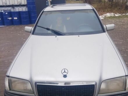 Серый Мерседес Ц-Класс, объемом двигателя 1.8 л и пробегом 500 тыс. км за 1600 $, фото 1 на Automoto.ua