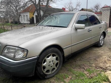 Сірий Мерседес Ц-Клас, об'ємом двигуна 1.8 л та пробігом 3 тис. км за 800 $, фото 1 на Automoto.ua