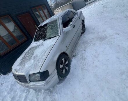 Серый Мерседес Ц-Класс, объемом двигателя 1.8 л и пробегом 400 тыс. км за 1800 $, фото 1 на Automoto.ua