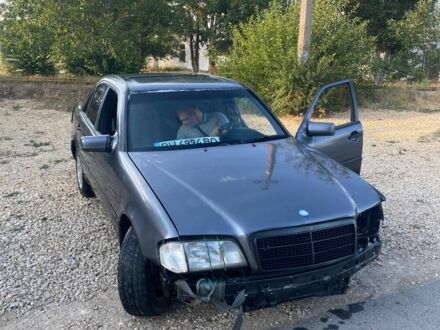 Мерседес Ц-Класс 1996 в Овидиополе на Automoto.ua Серый Мерседес Ц-Класс, объемом двигателя 1.8 л и пробегом 440 тыс. км за 850 $, фото 1 на Automoto.ua