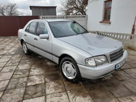 Мерседес Ц-Класс 1996 в Ровно на Automoto.ua Серый Мерседес Ц-Класс, объемом двигателя 0 л и пробегом 268 тыс. км за 2200 $, фото 1 на Automoto.ua