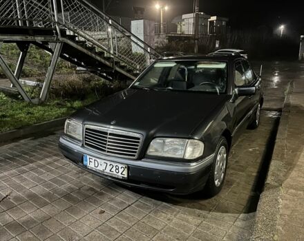 Серый Мерседес Ц-Класс, объемом двигателя 1.8 л и пробегом 240 тыс. км за 1350 $, фото 1 на Automoto.ua