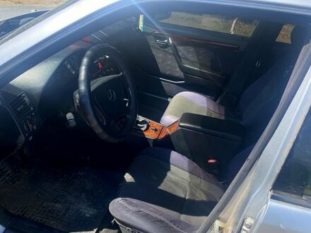 Серый Мерседес Ц-Класс, объемом двигателя 2 л и пробегом 200 тыс. км за 1600 $, фото 1 на Automoto.ua