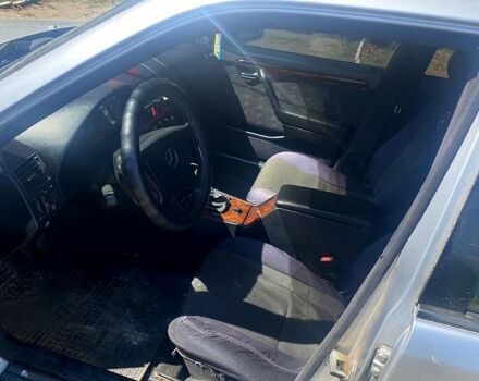 Серый Мерседес Ц-Класс, объемом двигателя 2 л и пробегом 200 тыс. км за 1600 $, фото 1 на Automoto.ua