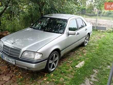 Мерседес Ц-Клас 1996 у Самборе на Automoto.ua Сірий Мерседес Ц-Клас, об'ємом двигуна 1.8 л та пробігом 320 тис. км за 2050 $, фото 1 на Automoto.ua