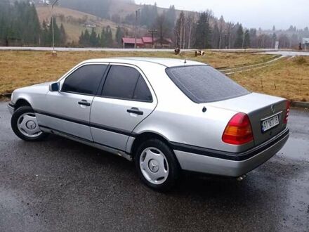Мерседес Ц-Класс 1996 в Верховине на Automoto.ua Серый Мерседес Ц-Класс, объемом двигателя 1.8 л и пробегом 500 тыс. км за 2100 $, фото 1 на Automoto.ua