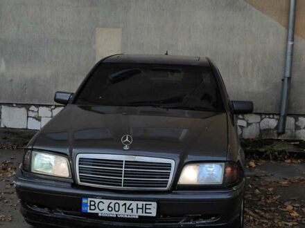 Сірий Мерседес Ц-Клас, об'ємом двигуна 2 л та пробігом 320 тис. км за 2300 $, фото 1 на Automoto.ua