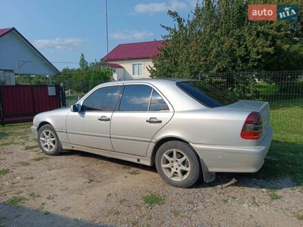 Мерседес Ц-Класс 1997 в Сокинянах на Automoto.ua Серый Мерседес Ц-Класс, объемом двигателя 1.8 л и пробегом 480 тыс. км за 3000 $, фото 1 на Automoto.ua