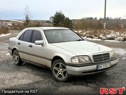 Мерседес Ц-Класс 1997 в Изяслве на Automoto.ua Серый Мерседес Ц-Класс, объемом двигателя 1.8 л и пробегом 430 тыс. км за 2200 $, фото 1 на Automoto.ua