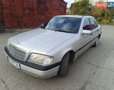 Серый Мерседес Ц-Класс, объемом двигателя 2 л и пробегом 330 тыс. км за 2000 $, фото 1 на Automoto.ua