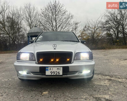 Сірий Мерседес Ц-Клас, об'ємом двигуна 1.8 л та пробігом 296 тис. км за 3500 $, фото 1 на Automoto.ua