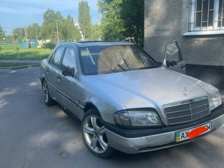 Сірий Мерседес Ц-Клас, об'ємом двигуна 1.8 л та пробігом 444 тис. км за 432 $, фото 1 на Automoto.ua