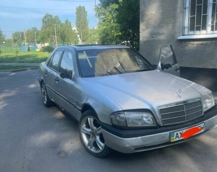 Сірий Мерседес Ц-Клас, об'ємом двигуна 1.8 л та пробігом 444 тис. км за 432 $, фото 1 на Automoto.ua