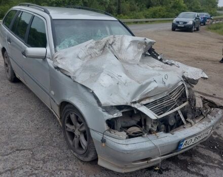 Сірий Мерседес Ц-Клас, об'ємом двигуна 2 л та пробігом 380 тис. км за 1000 $, фото 1 на Automoto.ua
