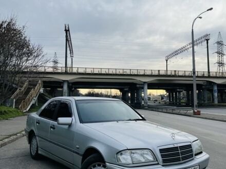 Сірий Мерседес Ц-Клас, об'ємом двигуна 1.8 л та пробігом 228 тис. км за 4000 $, фото 1 на Automoto.ua