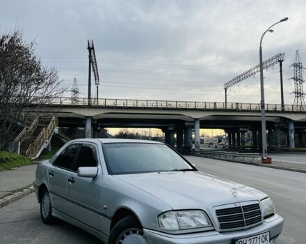 Серый Мерседес Ц-Класс, объемом двигателя 1.8 л и пробегом 228 тыс. км за 4000 $, фото 1 на Automoto.ua