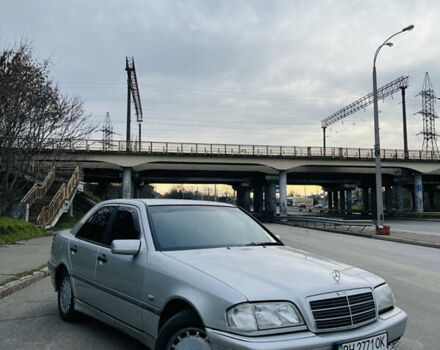 Серый Мерседес Ц-Класс, объемом двигателя 1.8 л и пробегом 228 тыс. км за 4000 $, фото 1 на Automoto.ua