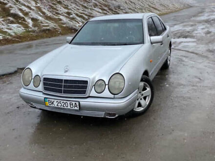 Серый Мерседес Ц-Класс, объемом двигателя 2.9 л и пробегом 400 тыс. км за 3500 $, фото 1 на Automoto.ua