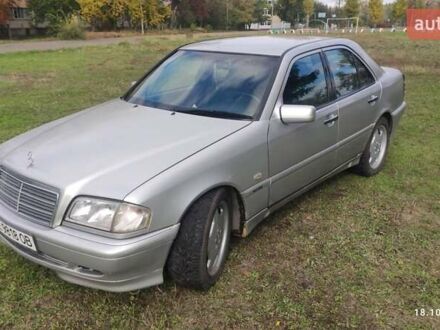 Мерседес Ц-Клас 1999 у Кривому Розі на Automoto.ua Сірий Мерседес Ц-Клас, об'ємом двигуна 2 л та пробігом 319 тис. км за 3800 $, фото 1 на Automoto.ua