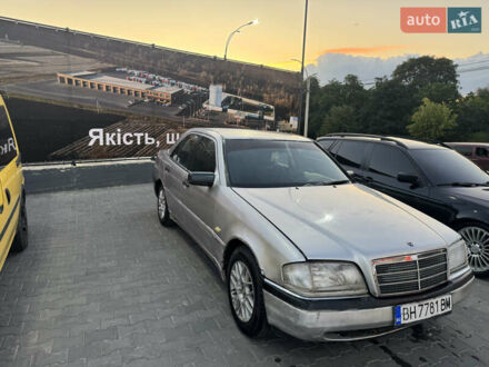 Мерседес Ц-Клас 1999 у Чернівцях на Automoto.ua Сірий Мерседес Ц-Клас, об'ємом двигуна 2.2 л та пробігом 350 тис. км за 990 $, фото 1 на Automoto.ua