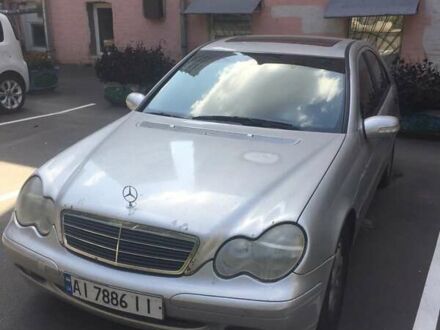 Серый Мерседес Ц-Класс, объемом двигателя 2 л и пробегом 365 тыс. км за 2500 $, фото 1 на Automoto.ua