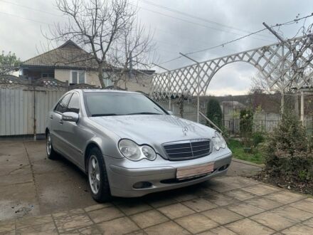 Сірий Мерседес Ц-Клас, об'ємом двигуна 2 л та пробігом 338 тис. км за 4100 $, фото 1 на Automoto.ua