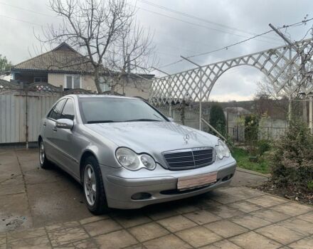 Серый Мерседес Ц-Класс, объемом двигателя 2 л и пробегом 338 тыс. км за 4100 $, фото 1 на Automoto.ua