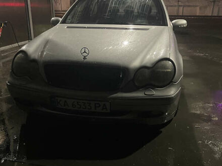 Серый Мерседес Ц-Класс, объемом двигателя 2 л и пробегом 284 тыс. км за 3700 $, фото 1 на Automoto.ua