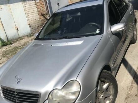 Сірий Мерседес Ц-Клас, об'ємом двигуна 3.2 л та пробігом 280 тис. км за 4200 $, фото 1 на Automoto.ua