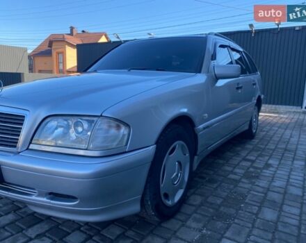 Серый Мерседес Ц-Класс, объемом двигателя 2.15 л и пробегом 320 тыс. км за 5000 $, фото 1 на Automoto.ua