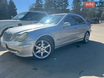 Серый Мерседес Ц-Класс, объемом двигателя 2 л и пробегом 380 тыс. км за 4500 $, фото 1 на Automoto.ua