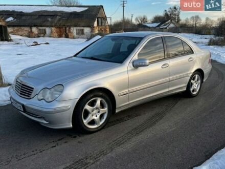 Сірий Мерседес Ц-Клас, об'ємом двигуна 2 л та пробігом 370 тис. км за 3600 $, фото 1 на Automoto.ua